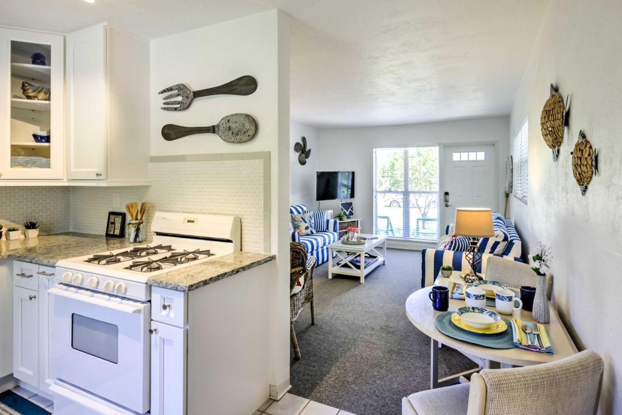 New Smyrna Beach Abode With Fire Pit, Walk To Beach! Bagian luar foto