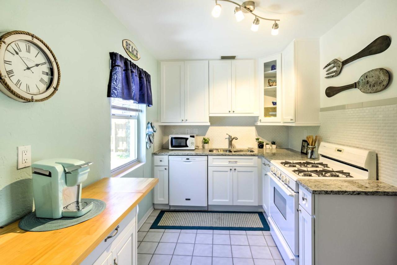 New Smyrna Beach Abode With Fire Pit, Walk To Beach! Bagian luar foto